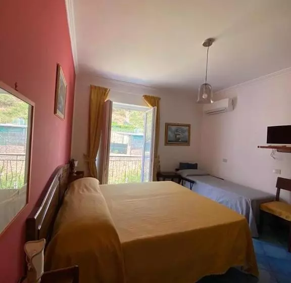 Aamiaismajoitus (B&B) Lunaponzese Ponza Centro