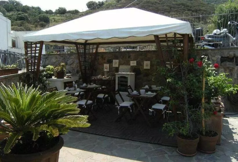 Aamiaismajoitus (B&B) Lunaponzese Ponza Centro