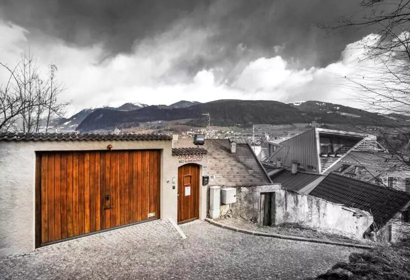 Aamiaismajoitus (B&B) Am Schloss Guest House