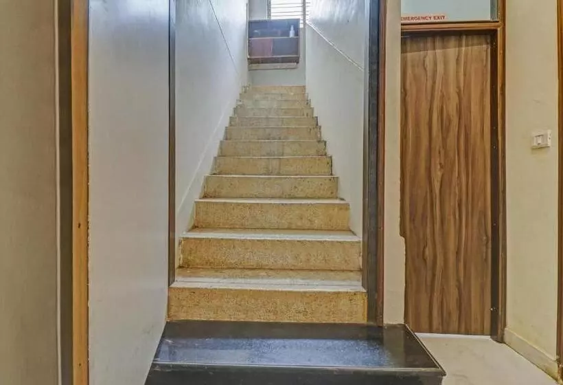 ホテル Treebo Komfort Suites, 3 Km From Mysore Palace