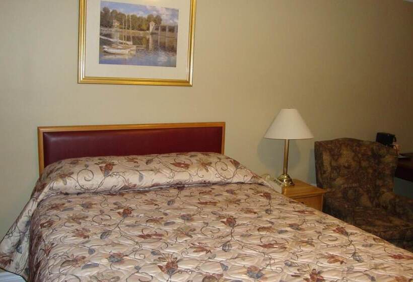 מוטל Royal Napanee Inn