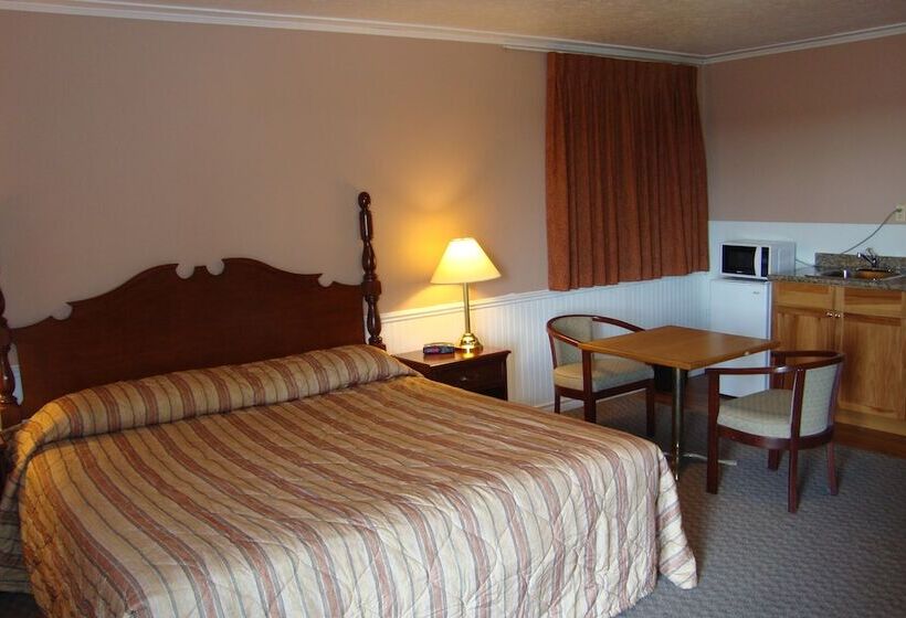 מוטל Royal Napanee Inn