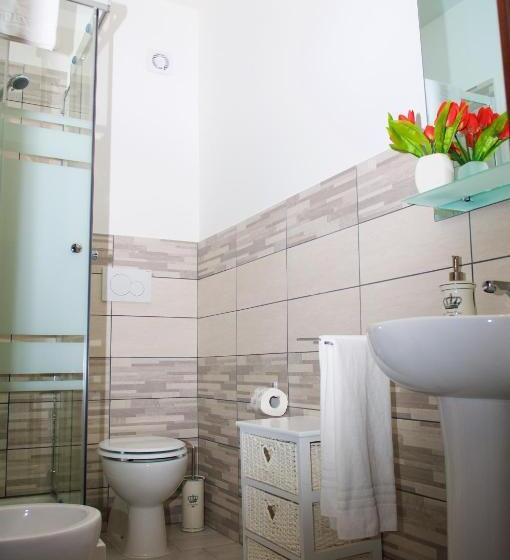 تختخواب و صبحانه La Maison Royale Bb