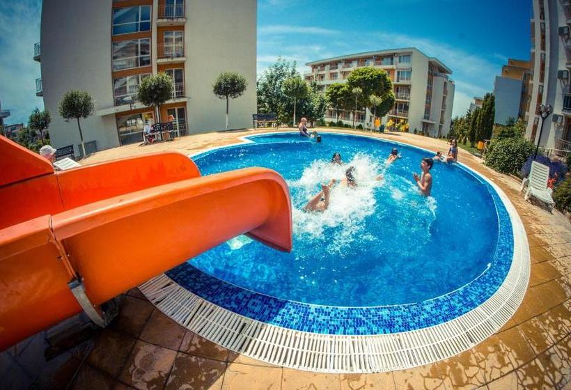 فندق Crown Fort Club