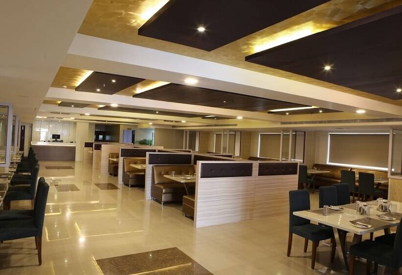 Отель Nova Pride & Chennai Tiffins