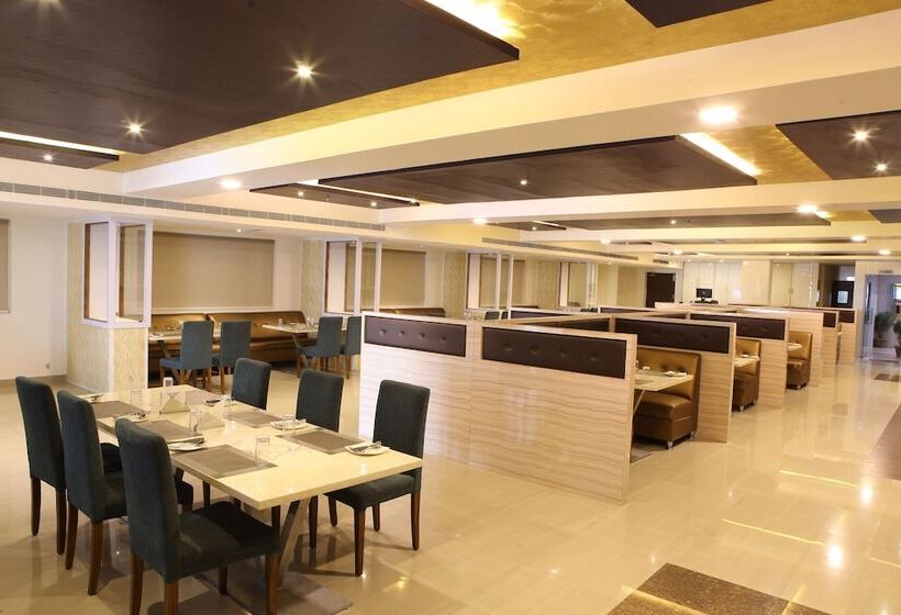 Отель Nova Pride & Chennai Tiffins