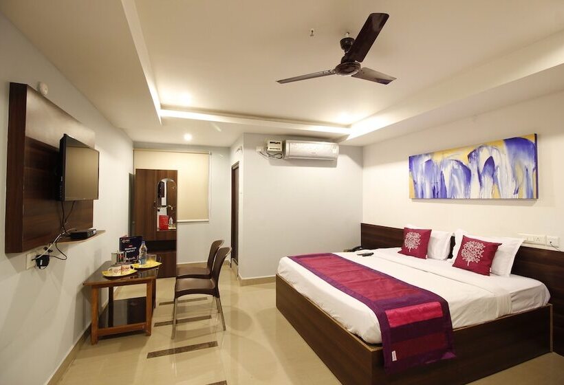 Отель Nova Pride & Chennai Tiffins