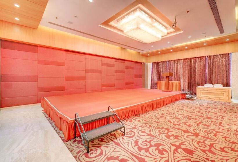 The Ssk Solitaire Hotel & Banquets