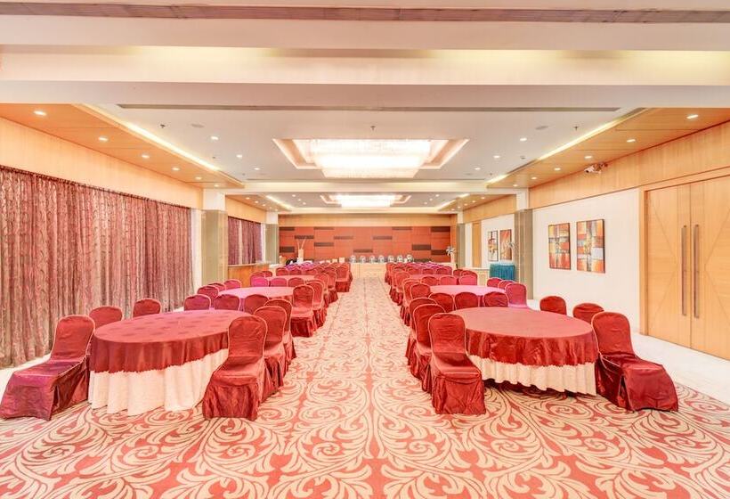 The Ssk Solitaire Hotel & Banquets