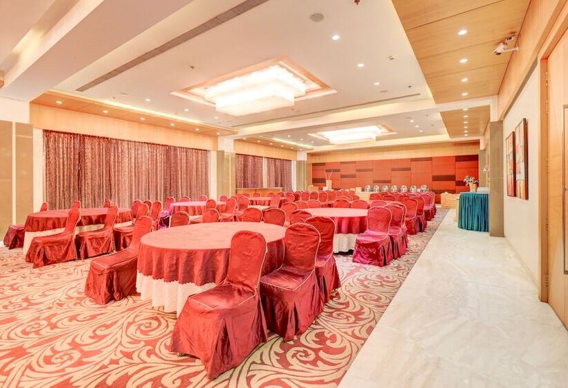 The Ssk Solitaire Hotel & Banquets