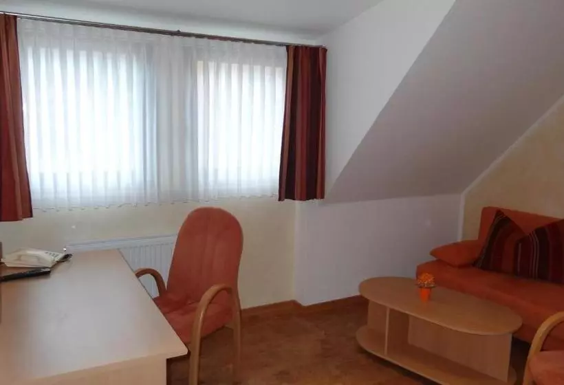 هتل Zur Loreley   Garni