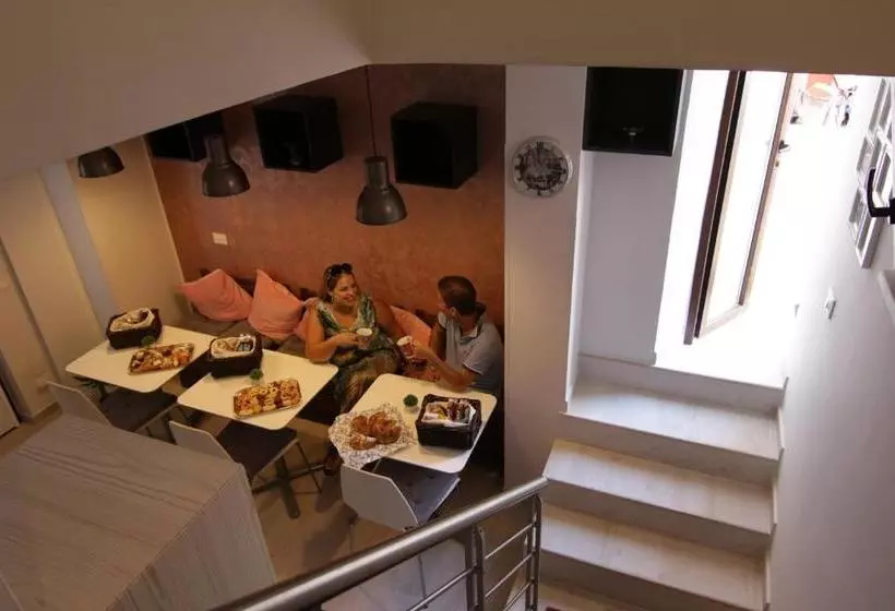 تختخواب و صبحانه Rosemary Charming Rooms