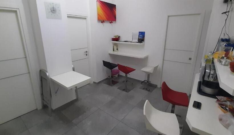 تختخواب و صبحانه Stella Diana