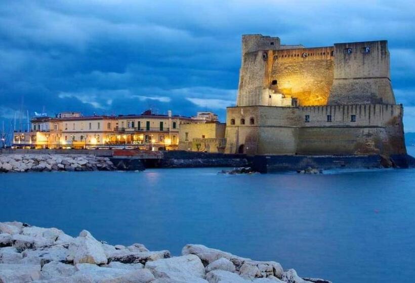 تختخواب و صبحانه Stella Diana