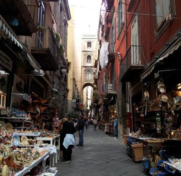 تختخواب و صبحانه Stella Diana