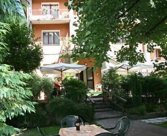 בית מלון כפרי Albergo Miramonti