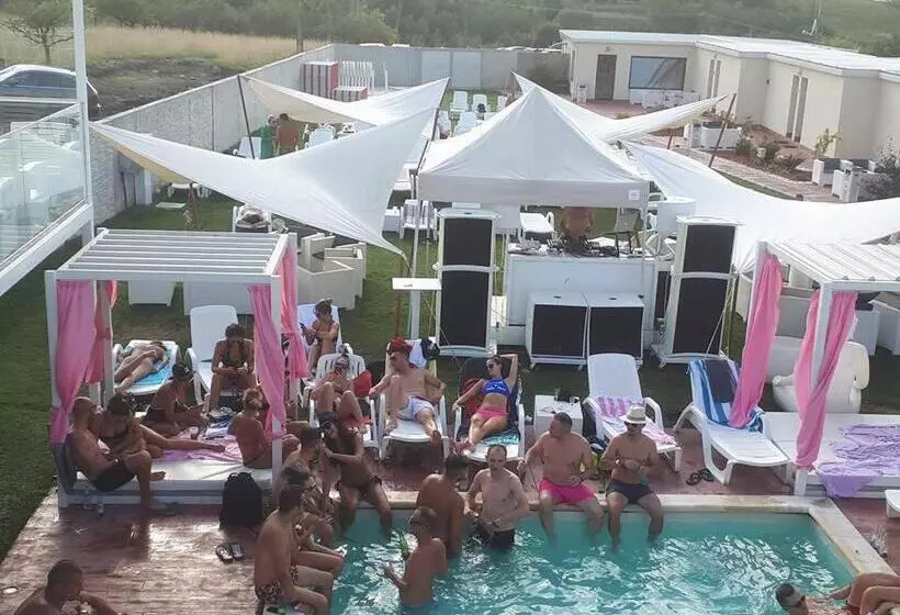 تختخواب و صبحانه Rodizio Hill Resort