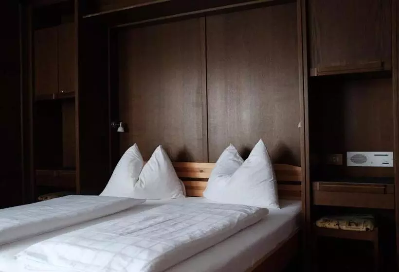 Hotelli Garni Trojer