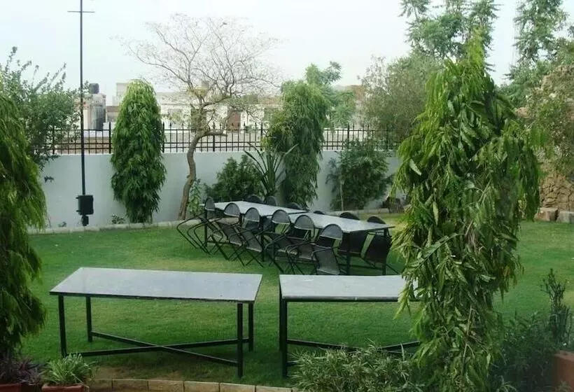 ホテル Madhuvan