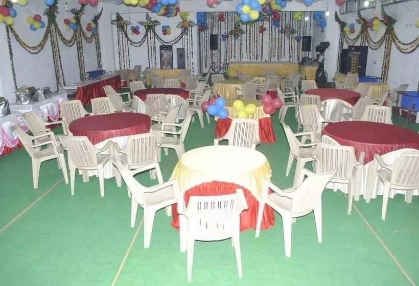 ホテル Madhuvan