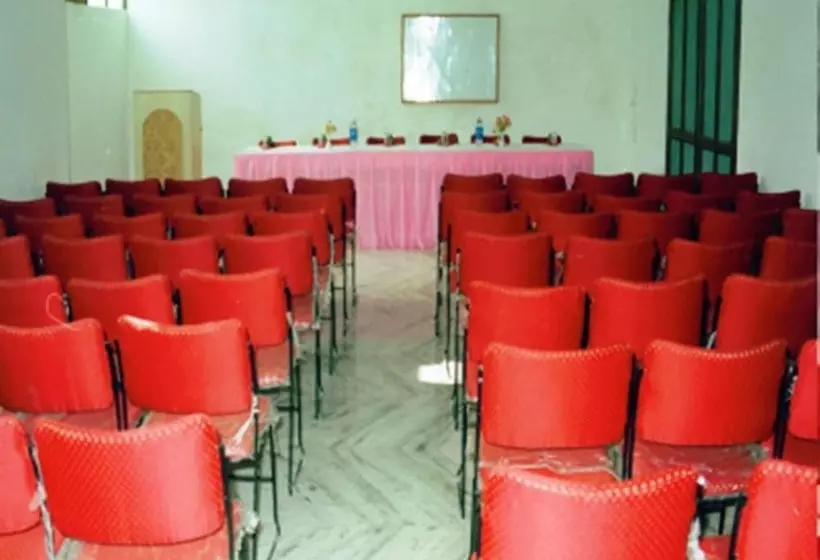 ホテル Madhuvan
