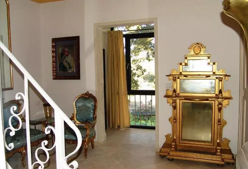 ベッドアンドブレックファースト Villa Lucrezio Resort