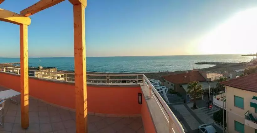 Hotelli Albergo La Lampara