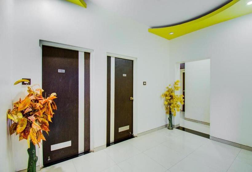 هتل Mrunal Palace