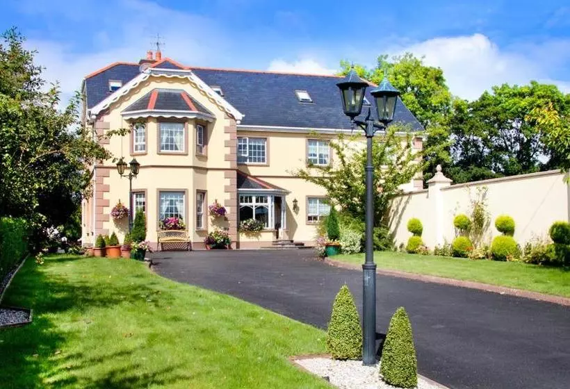 تختخواب و صبحانه Ballyraine Guesthouse