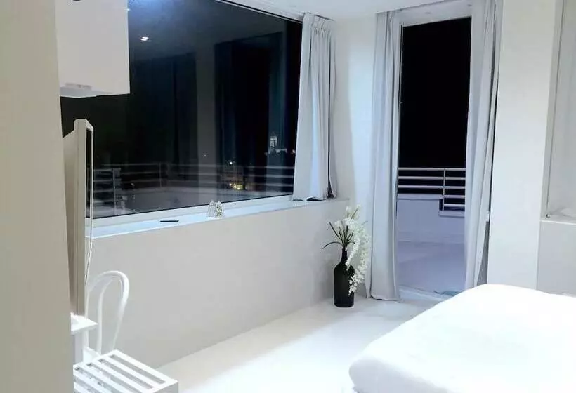 ベッドアンドブレックファースト Luxury Room Rooftop