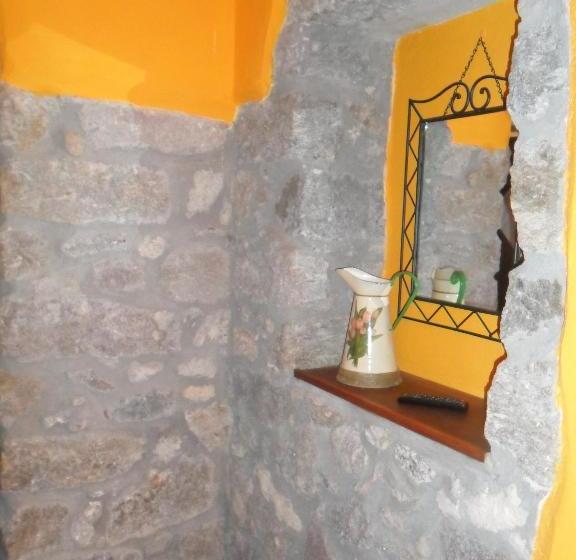 צימר Sa Domo De Minnanna