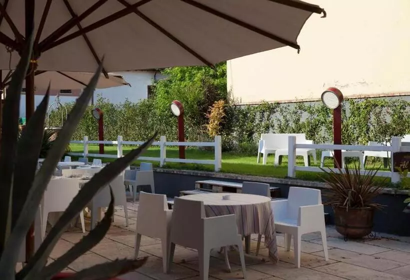 Hotelli Albergo Al Cacciatore Tortellinando