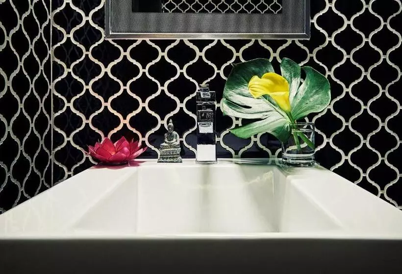 تختخواب و صبحانه Aleksandr