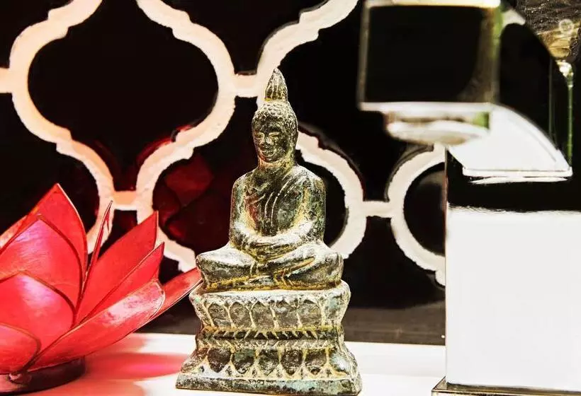 تختخواب و صبحانه Aleksandr