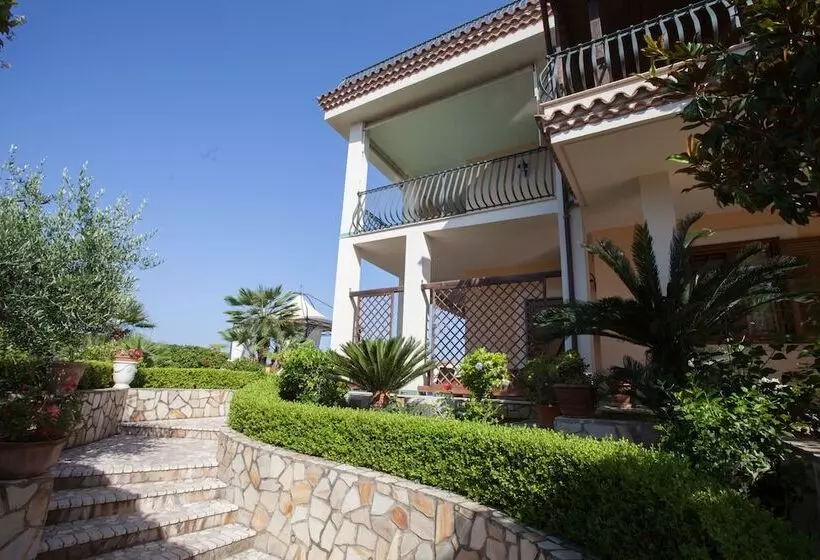 تختخواب و صبحانه La Suite Del Faro