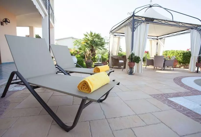 تختخواب و صبحانه La Suite Del Faro