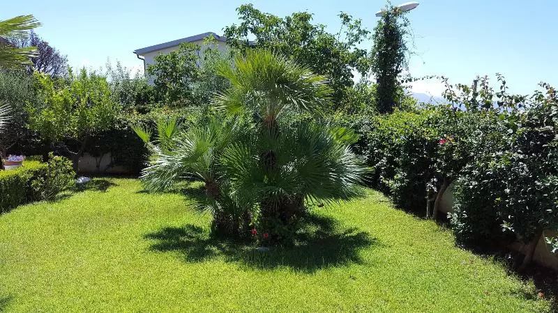 تختخواب و صبحانه La Suite Del Faro