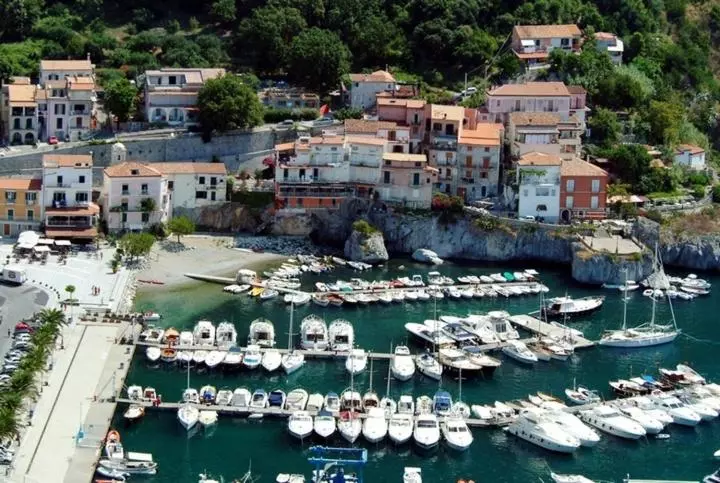 Aamiaismajoitus (B&B) Porto Di Mare