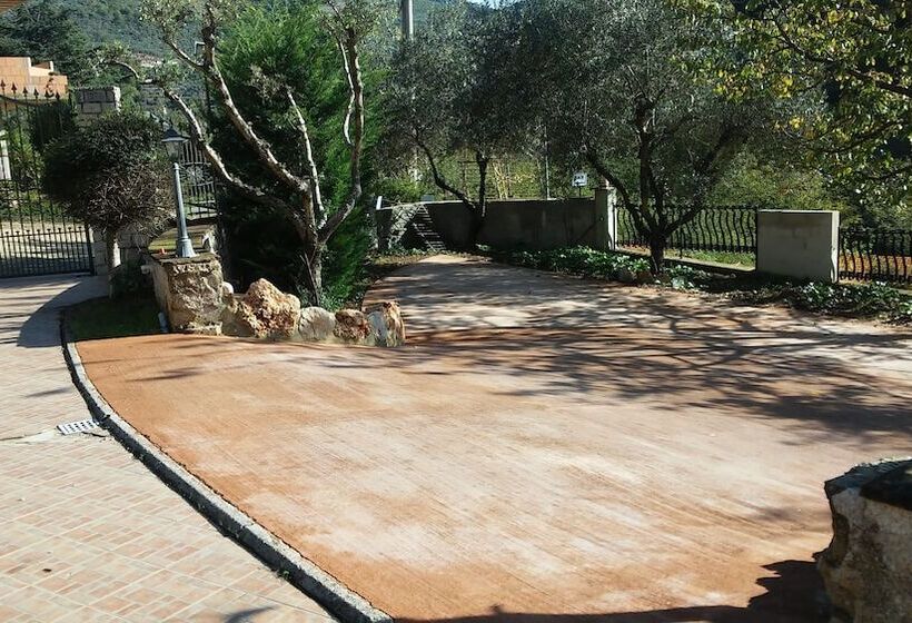 تختخواب و صبحانه Solerosa