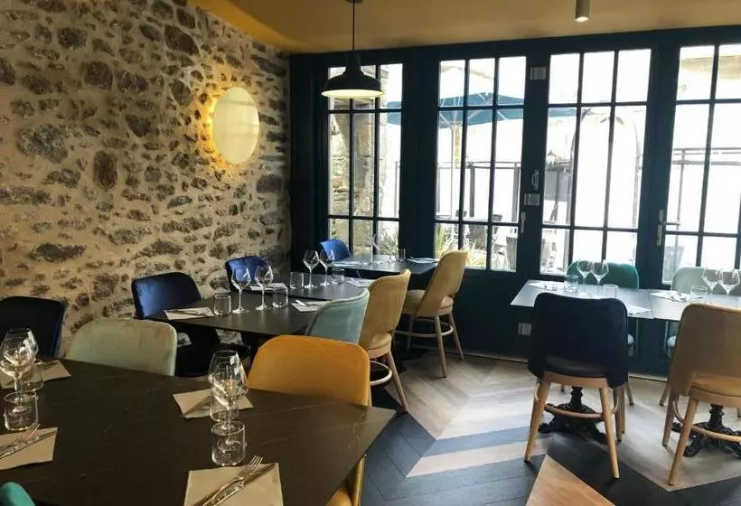 هتل Les Chiens Du Guet