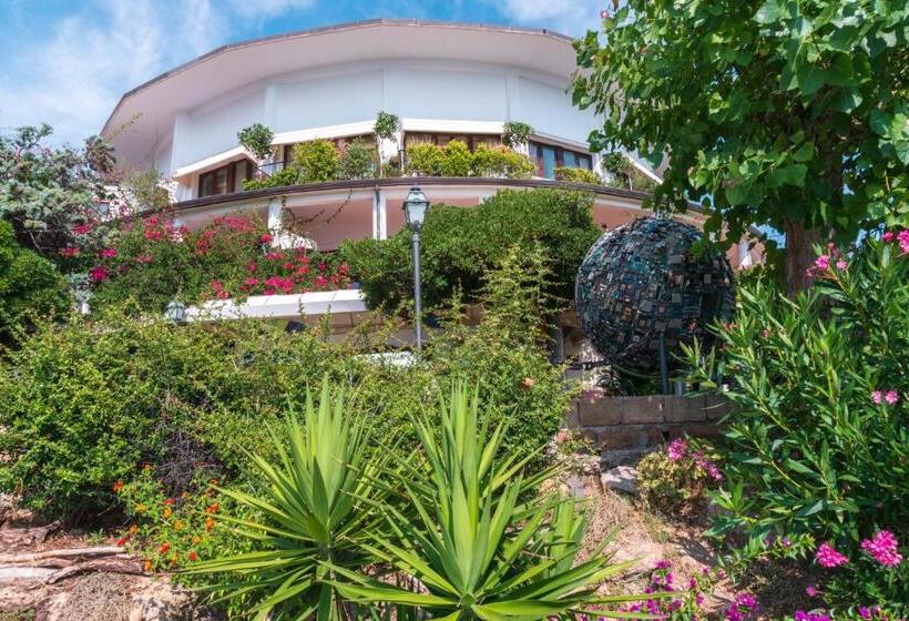 هتل Lido Degli Scogli