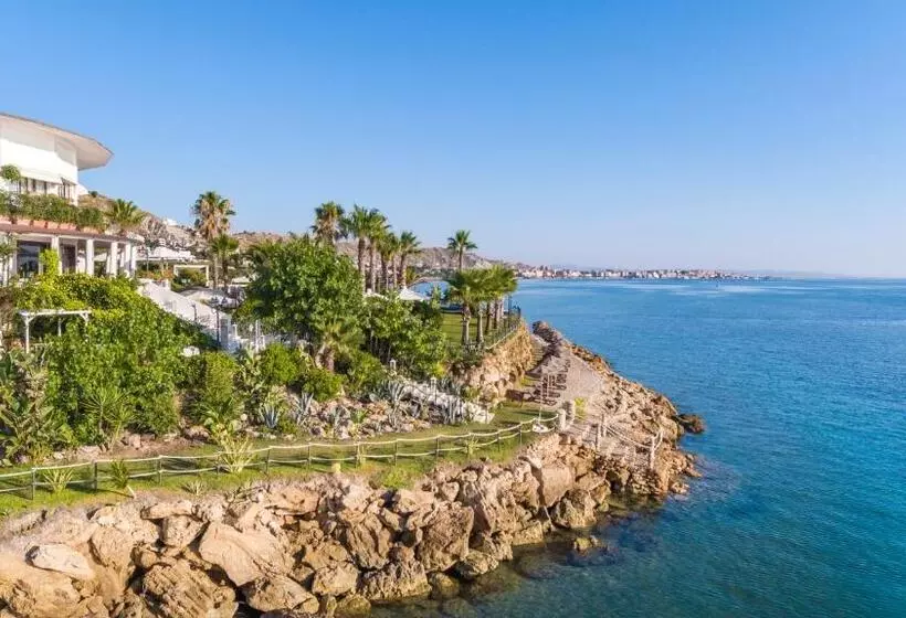 هتل Lido Degli Scogli