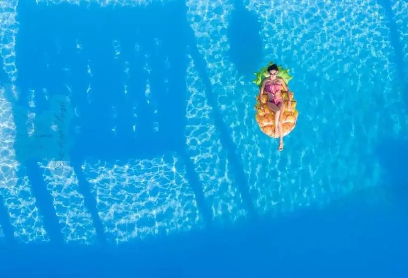 هتل Lido Degli Scogli