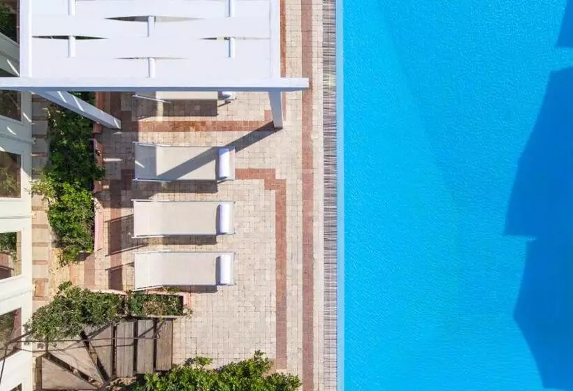هتل Lido Degli Scogli