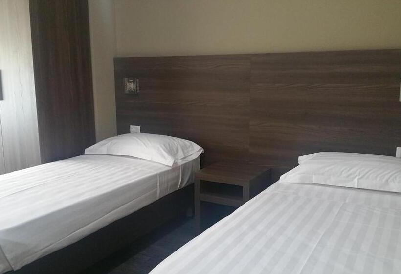 Hll Hotel Lungolago Lecco Como Lake