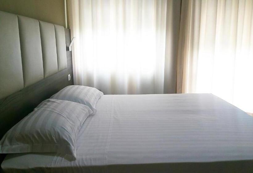 Hll Hotel Lungolago Lecco Como Lake