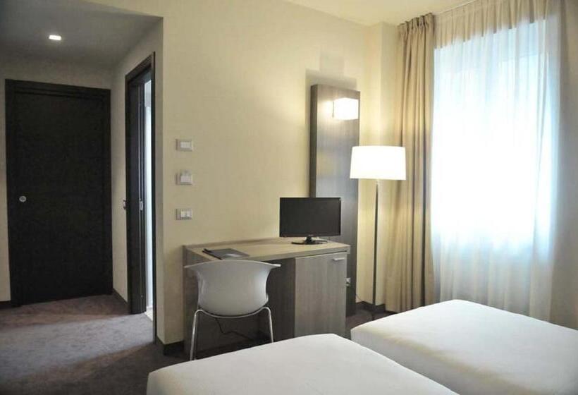 Hll Hotel Lungolago Lecco Como Lake