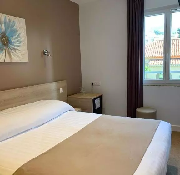 ホテル Hôtel Beau Rivage