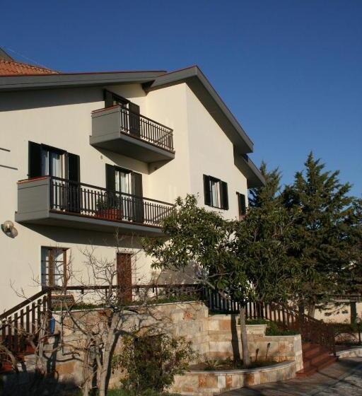 مبيت وإفطار Villa Ruberto