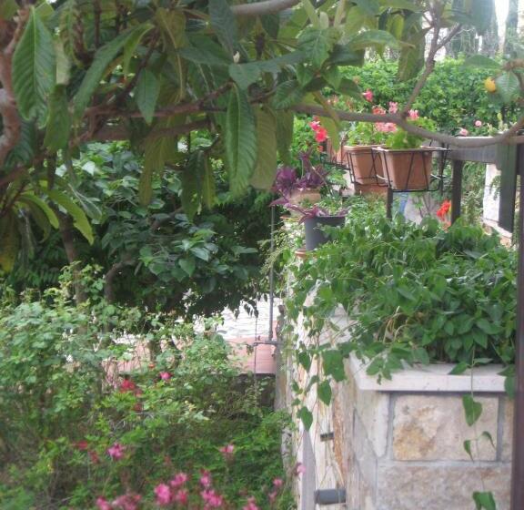 مبيت وإفطار Villa Ruberto